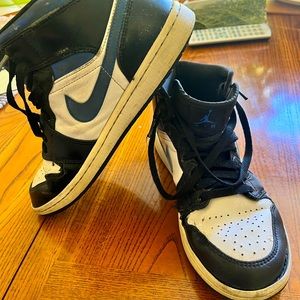 Mens Navy Blue and White Air Jordan’s